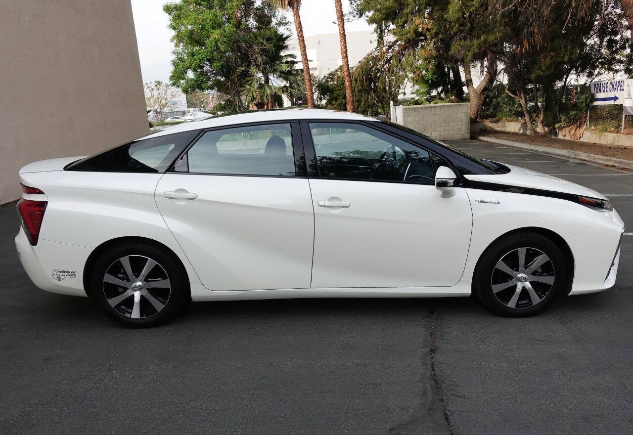 Used 2017 Toyota Mirai FWD image 18