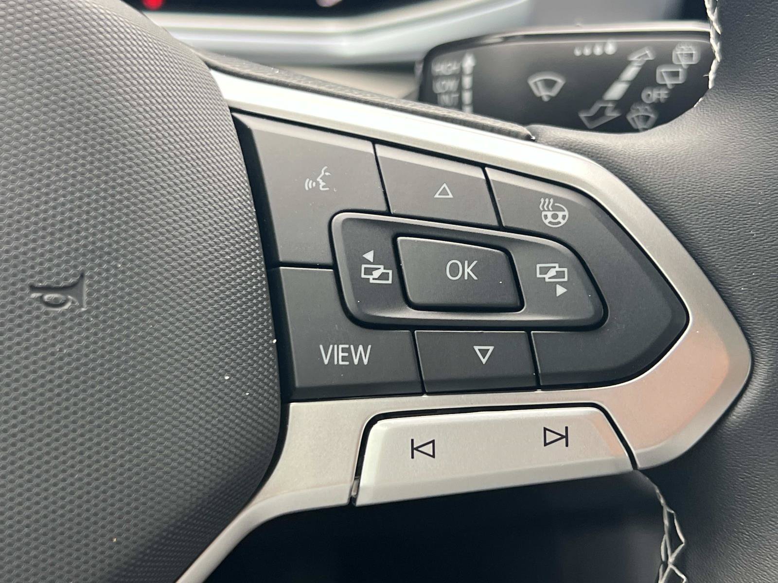 New 2026 Volkswagen Taos SE FWD image 10
