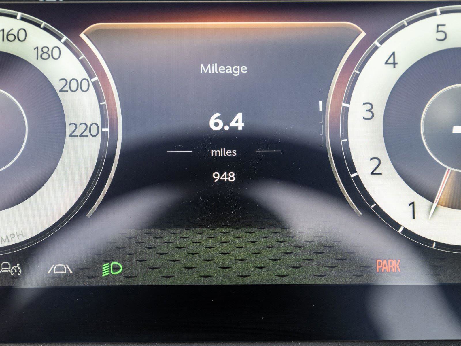 Used 2024 Aston Martin DB12 Convertible RWD image 56