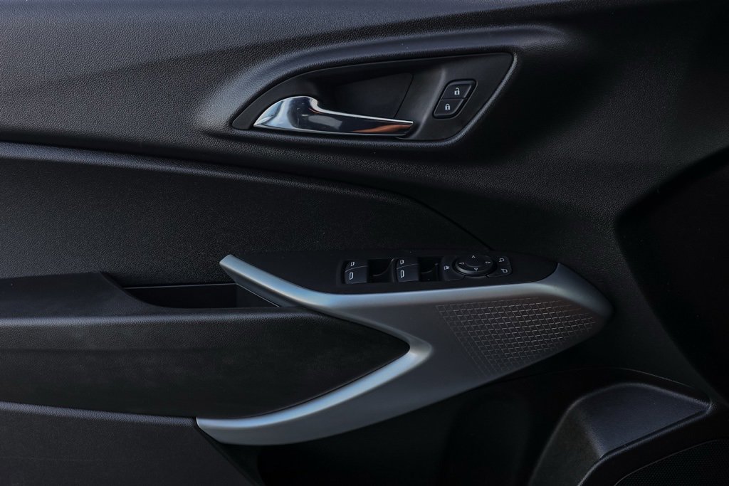 Used 2024 Chevrolet Trax RS w/ Driver Confidence Package image 24