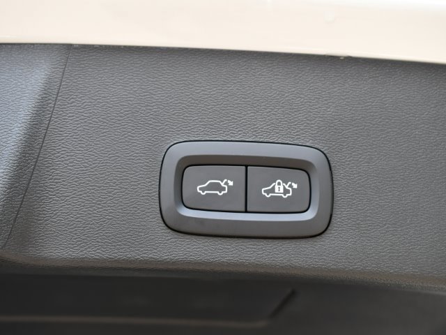 New 2025 Volvo XC40 B5 Plus w/ Protection Package Premier image 27