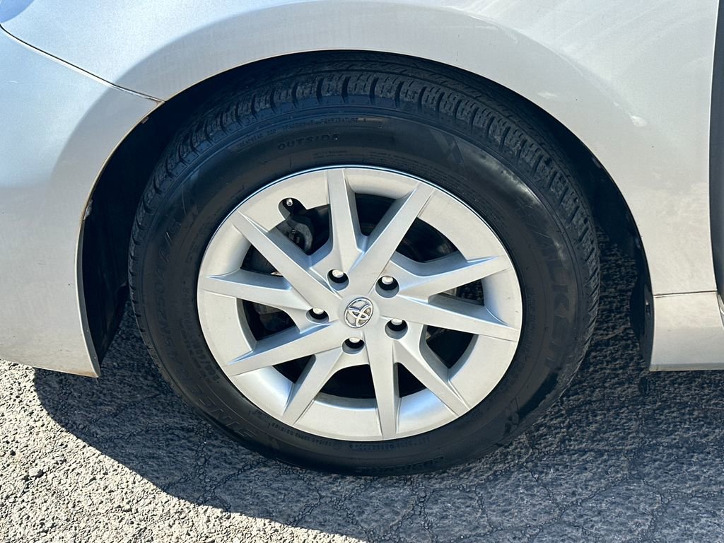 Used 2014 Toyota Prius V Two image 11