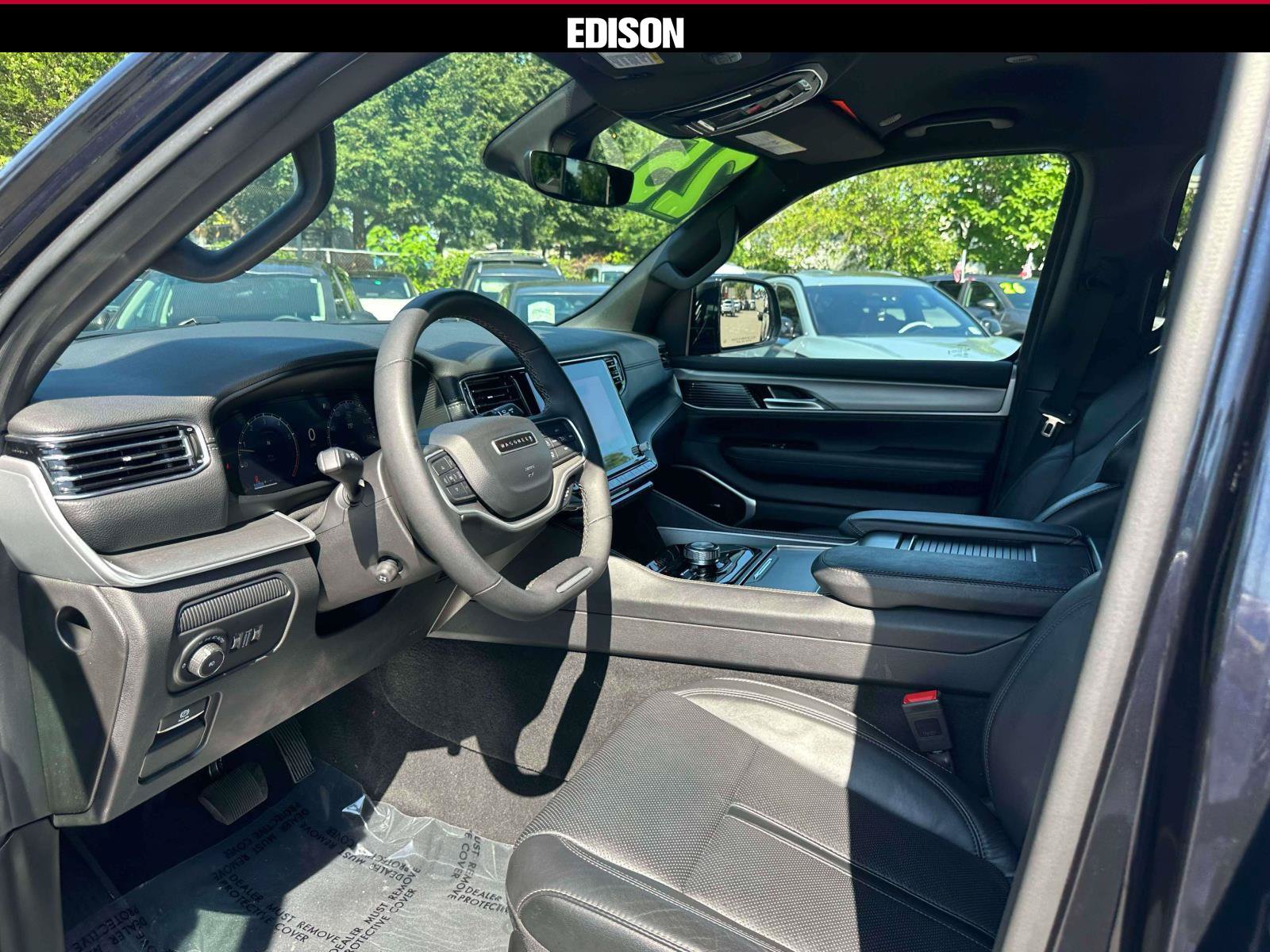 Used 2025 Jeep Wagoneer Series II AWD/4WD image 15