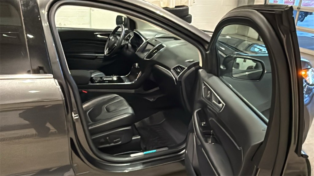 Used 2020 Ford Edge Titanium w/ Class II Trailer Tow Package image 13