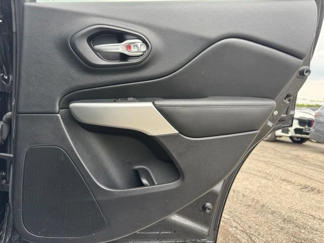 Used 2016 Jeep Cherokee Overland AWD/4WD image 31
