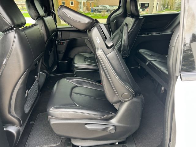 Used 2024 Chrysler Pacifica Limited FWD image 6