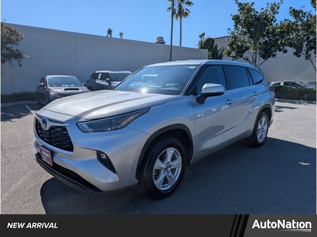 Certified 2025 Toyota Highlander LE image 1