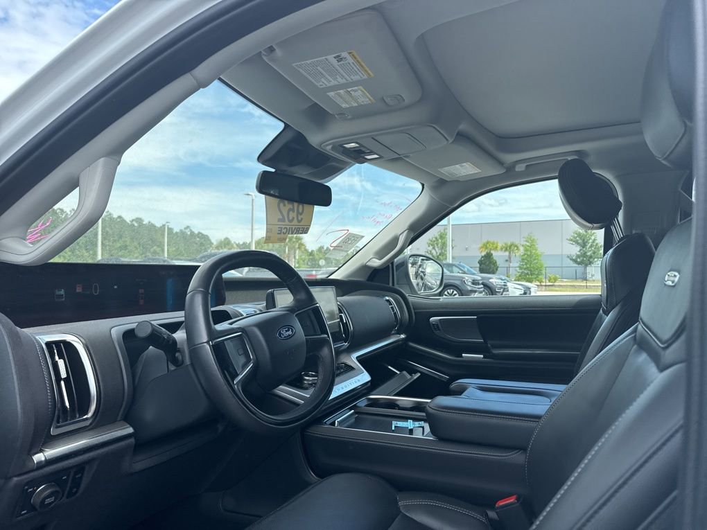 Used 2025 Ford Expedition Platinum AWD/4WD image 6