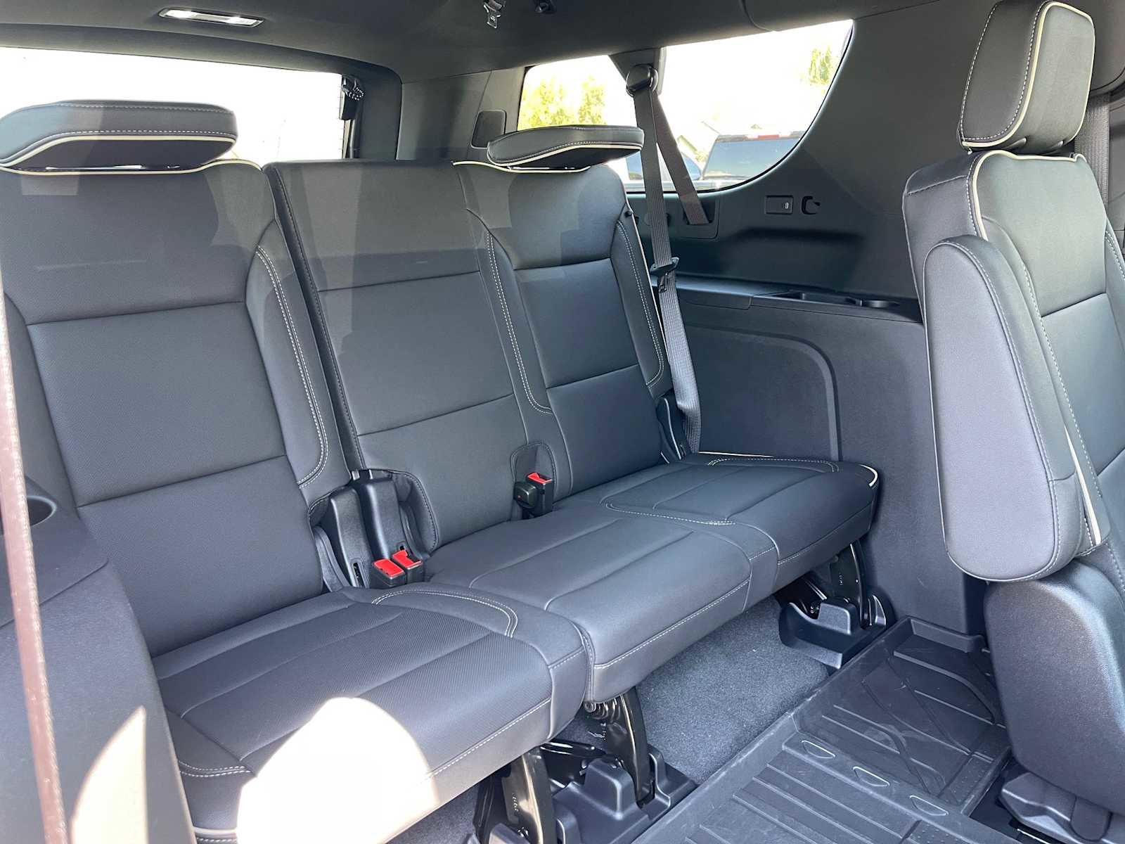 New 2025 Chevrolet Suburban Premier image 14