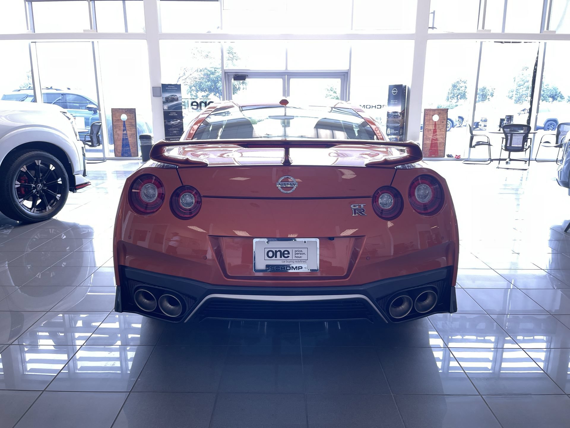 Used 2018 Nissan GT-R Premium w/ Premium Interior Package AWD/4WD image 7