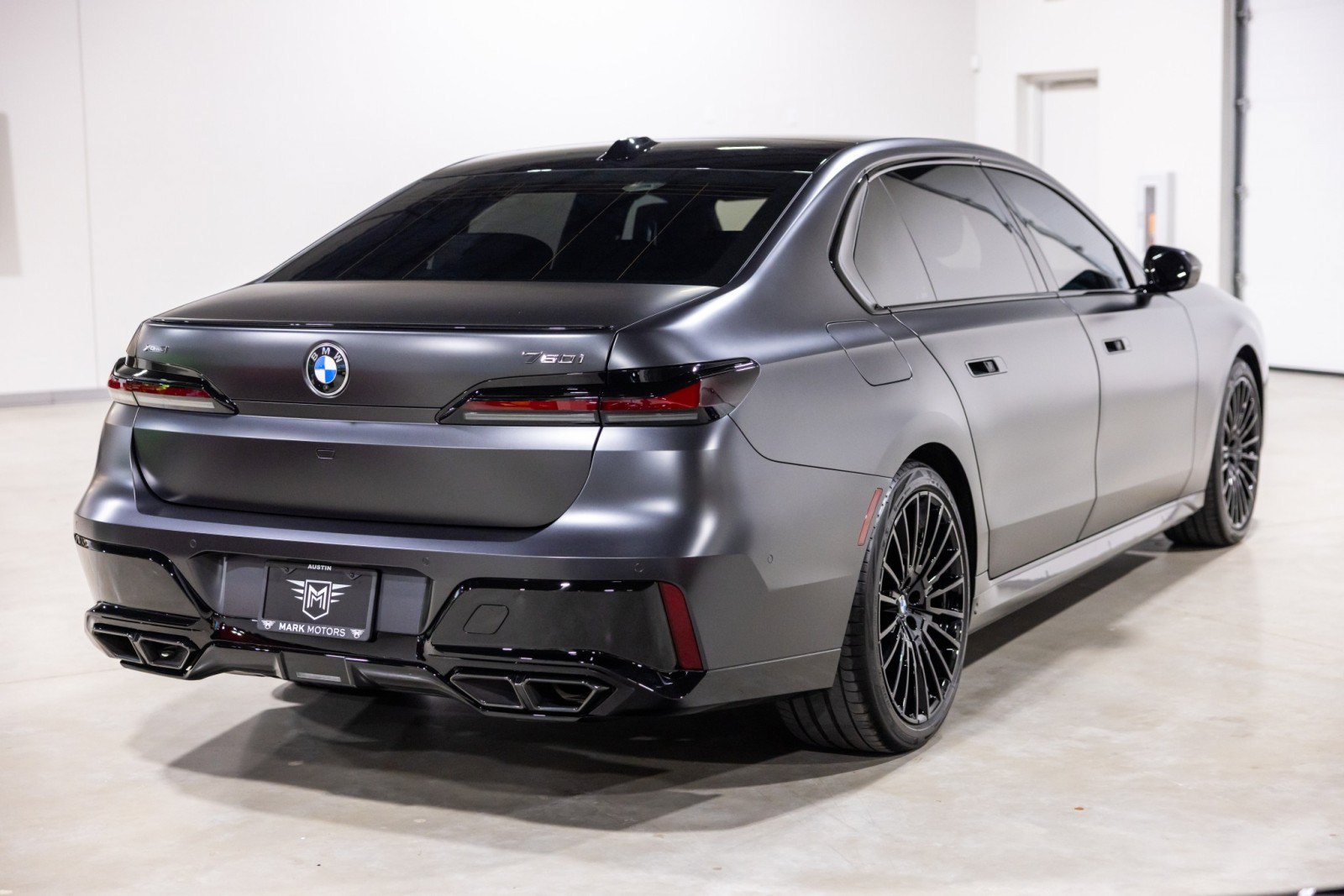 Used 2026 BMW 760i xDrive AWD/4WD image 9