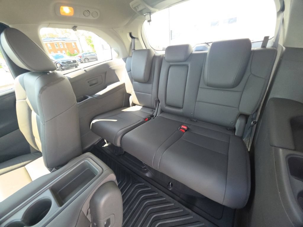 Used 2016 Honda Odyssey Touring Elite image 28