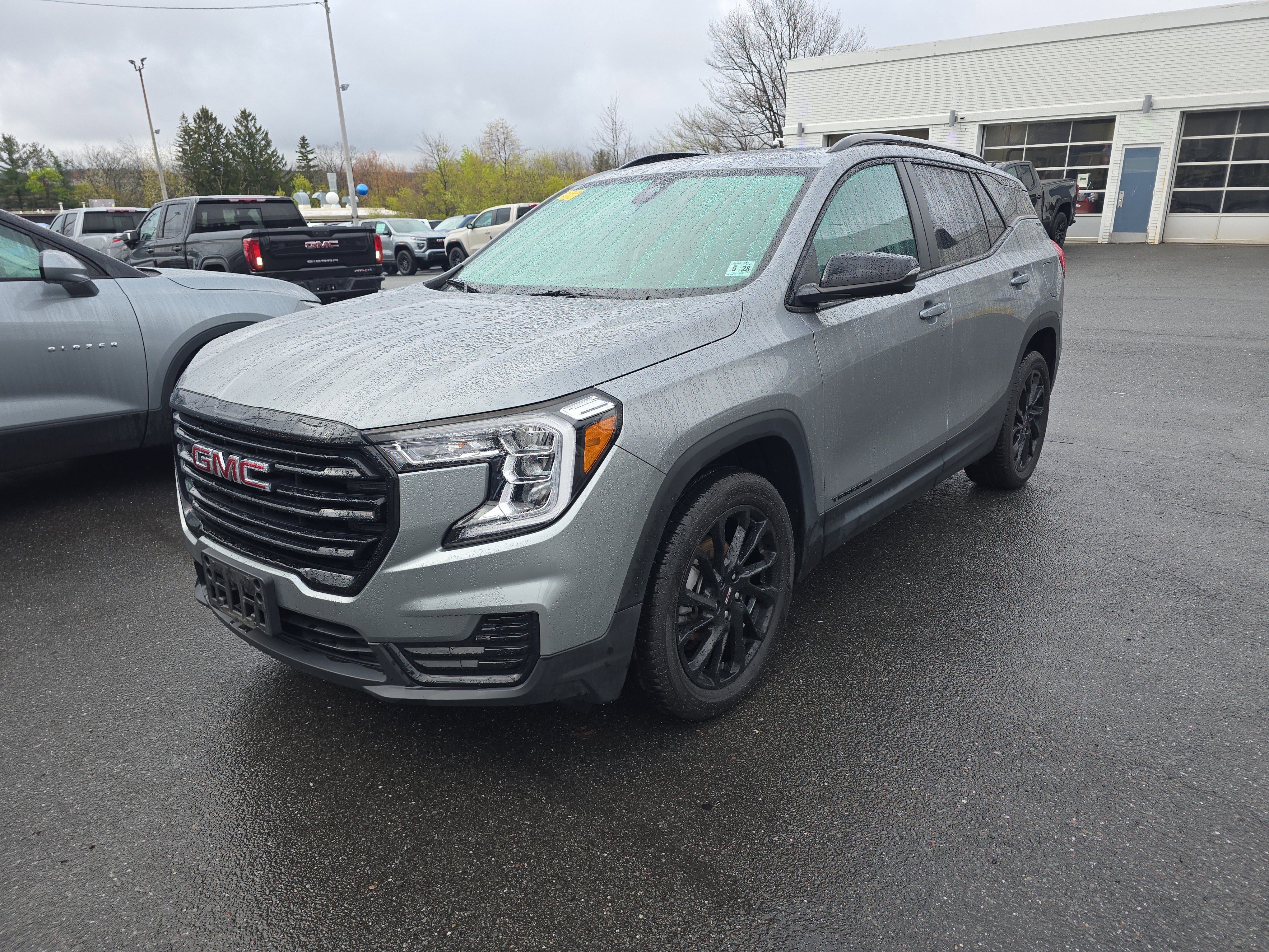Used 2023 GMC Terrain SLE w/ Driver Convenience Package AWD/4WD image 6