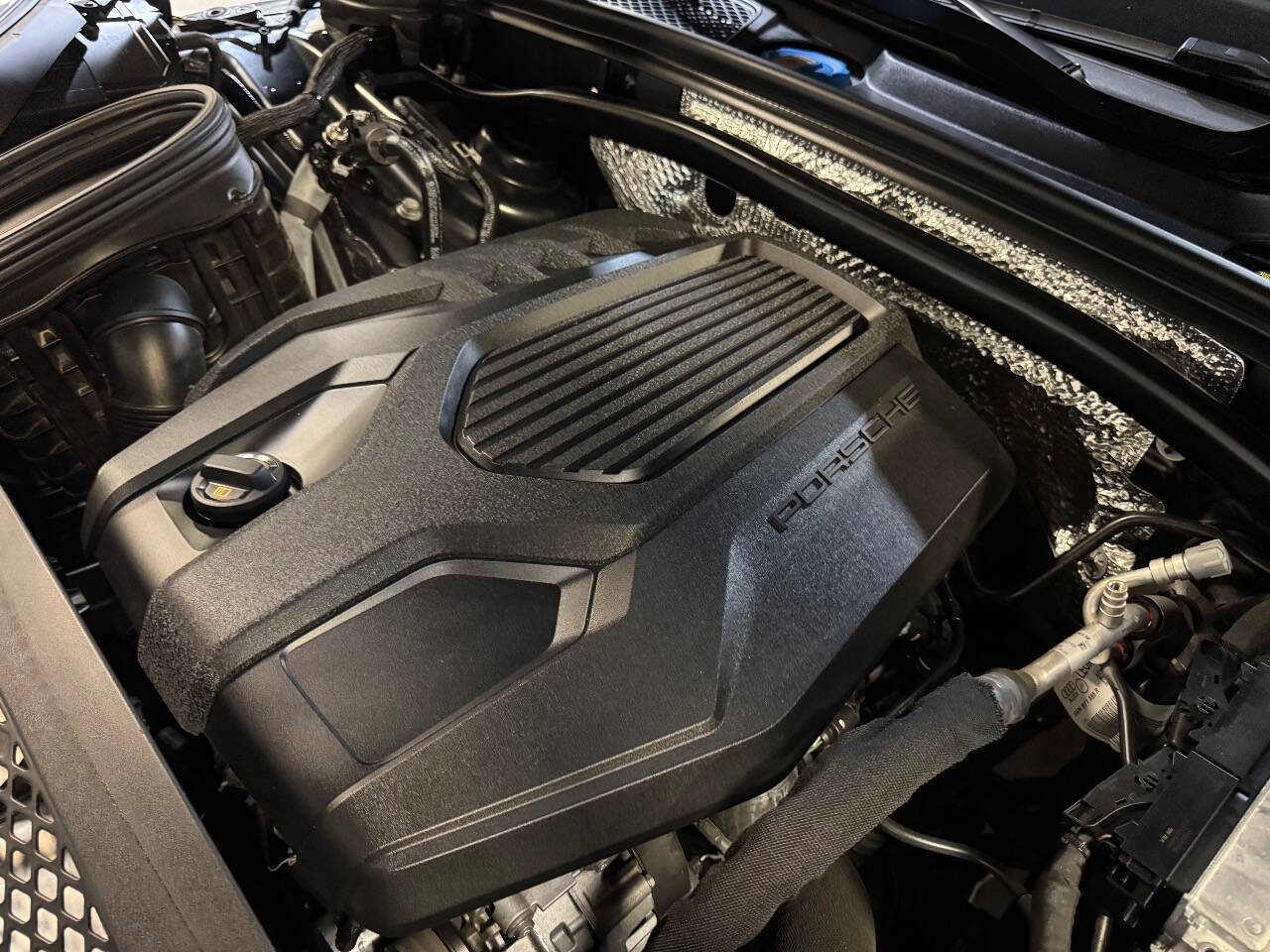 Used 2024 Porsche Macan w/ Premium Plus Package image 57
