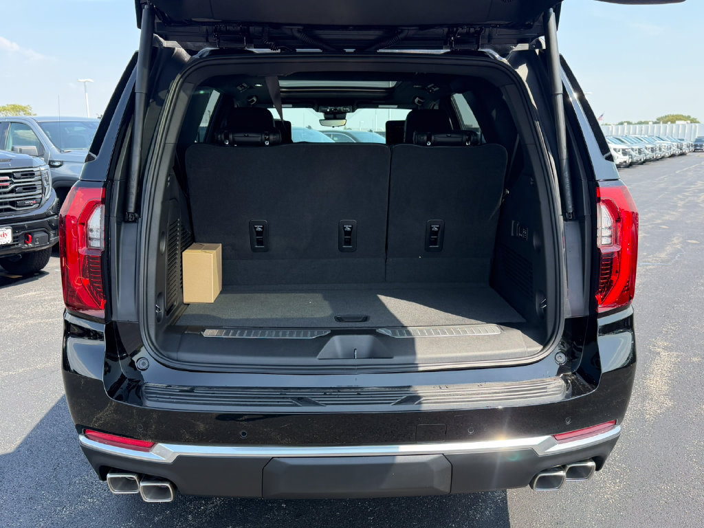 New 2026 GMC Yukon Denali w/ Denali Reserve Package AWD/4WD image 12