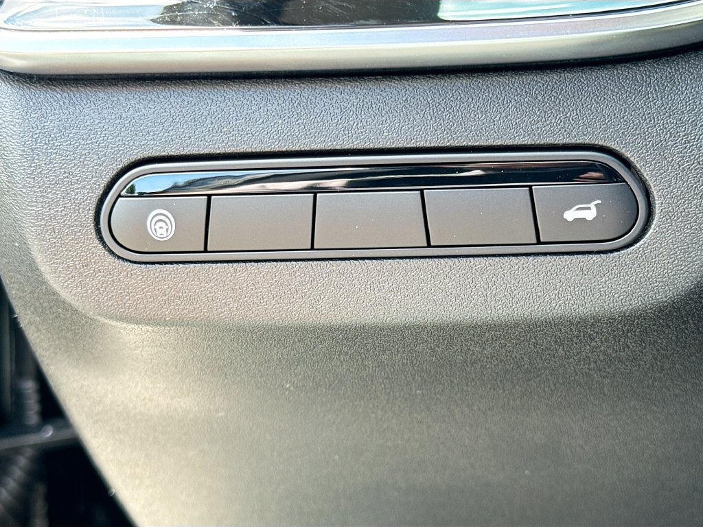 Used 2027 INFINITI QX60 Pure w/ Cargo Package FWD image 11