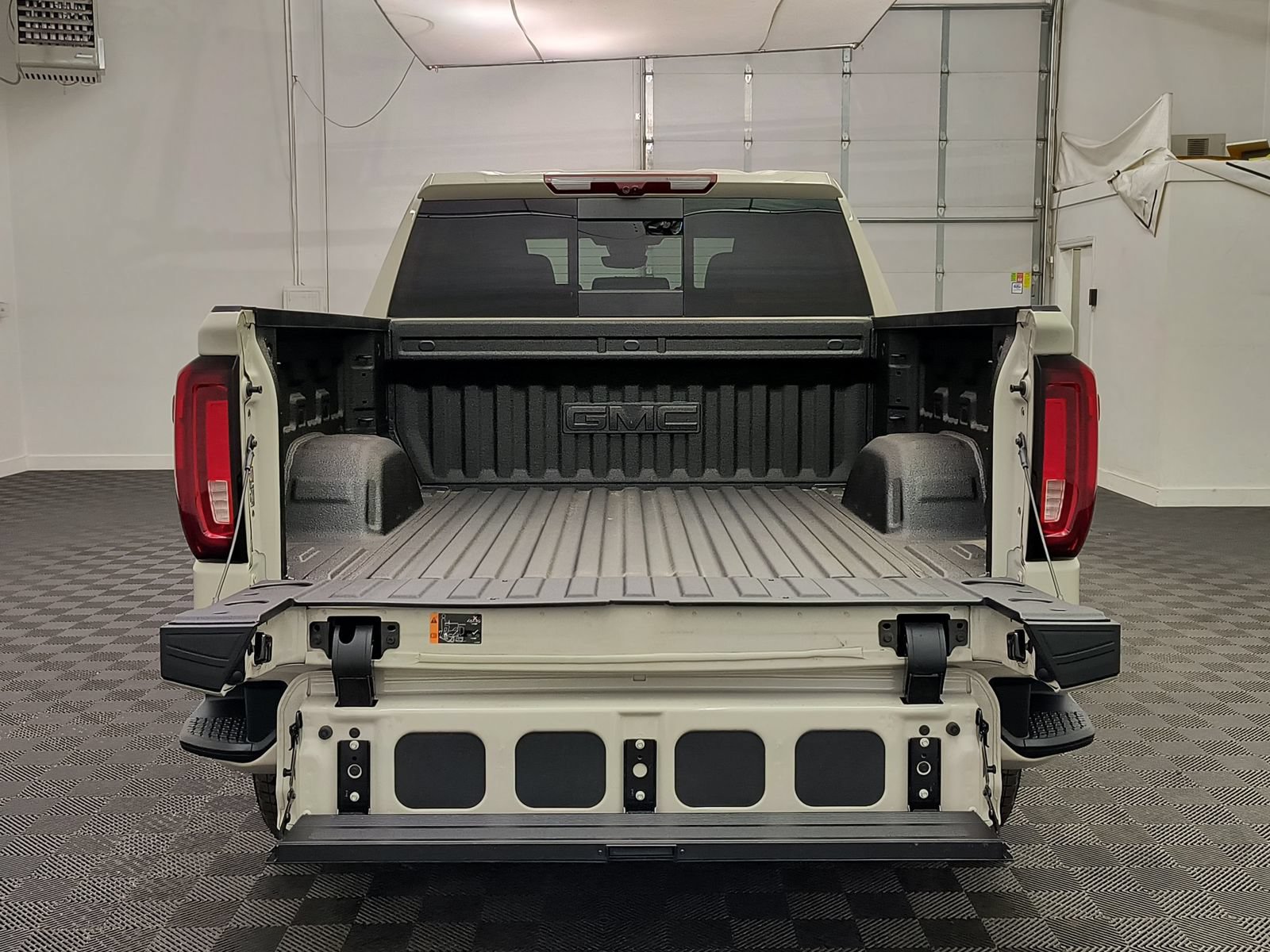 New 2026 GMC Sierra 1500 AT4 w/ Technology Package AWD/4WD image 23