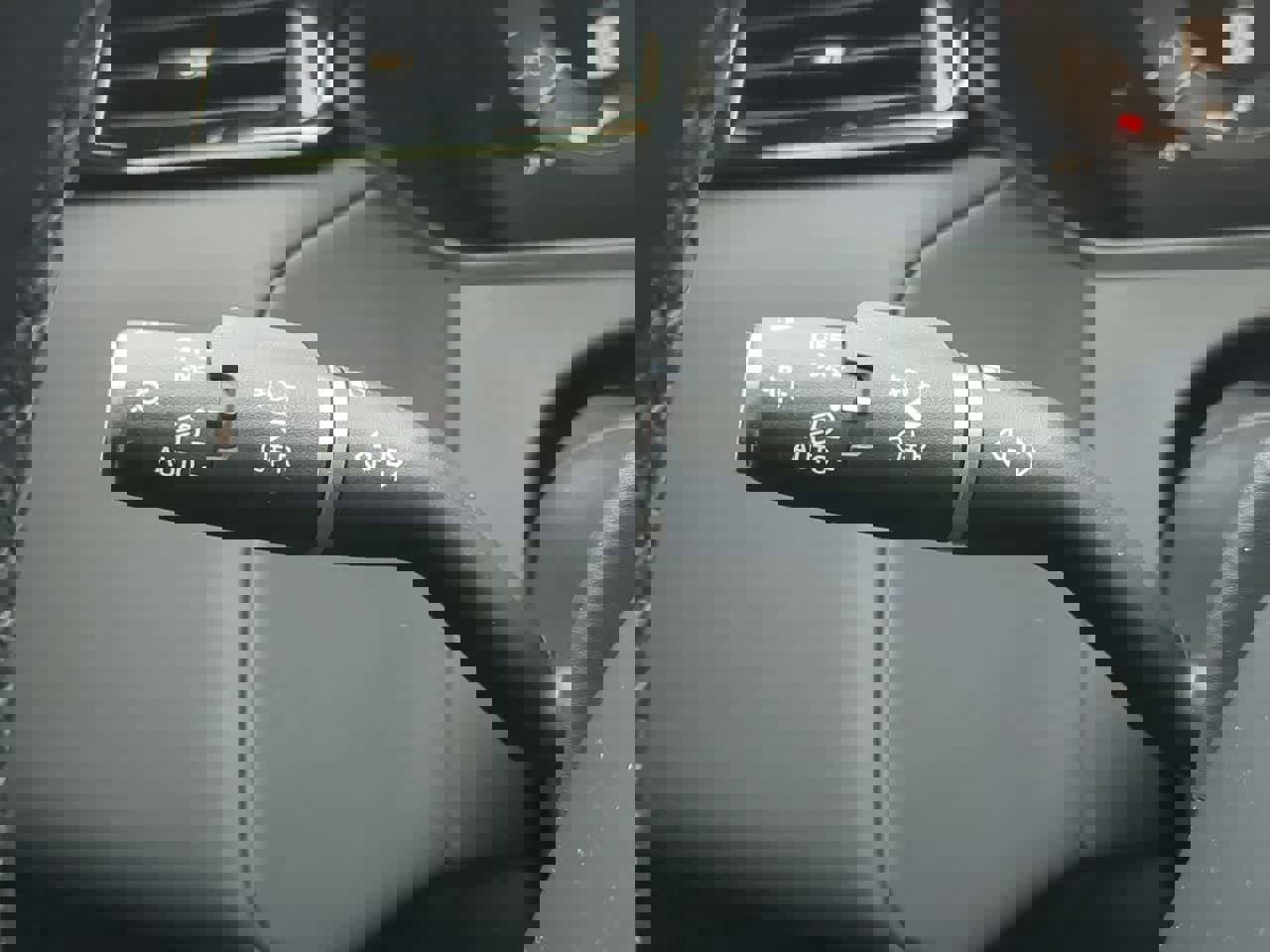 Certified 2024 Land Rover Range Rover Velar Dynamic SE image 28