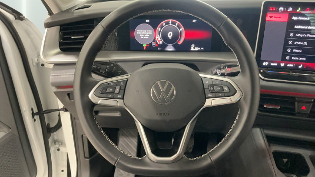 Used 2026 Volkswagen Tiguan SE AWD/4WD image 21