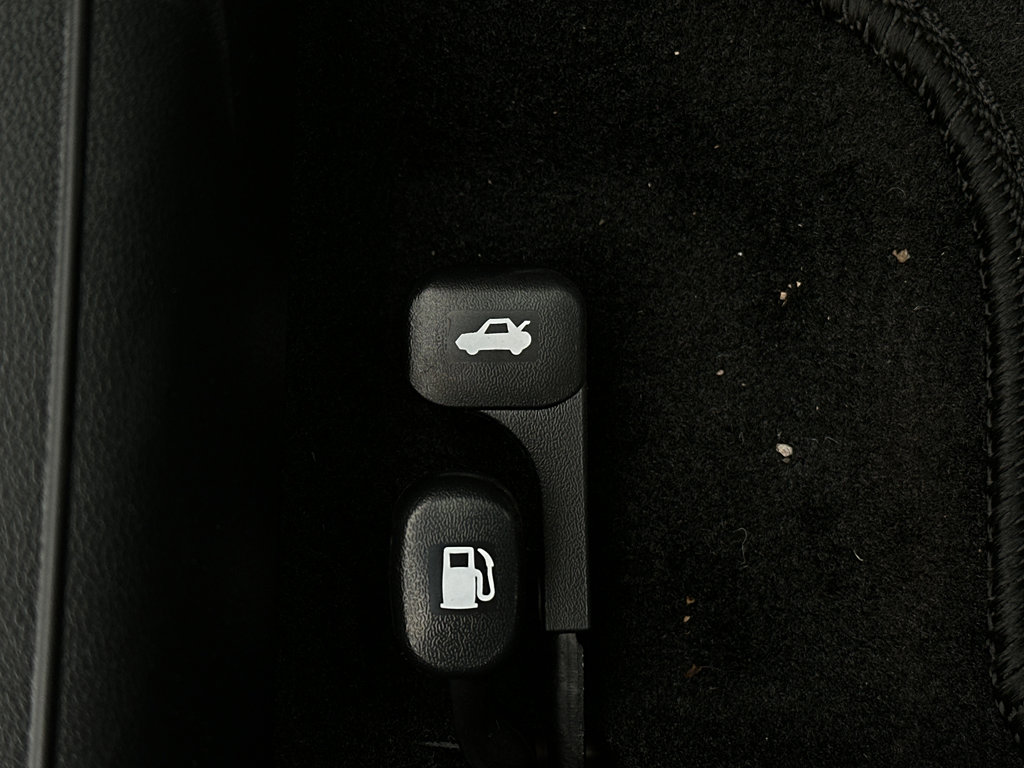 New 2025 Hyundai Elantra Sport image 13