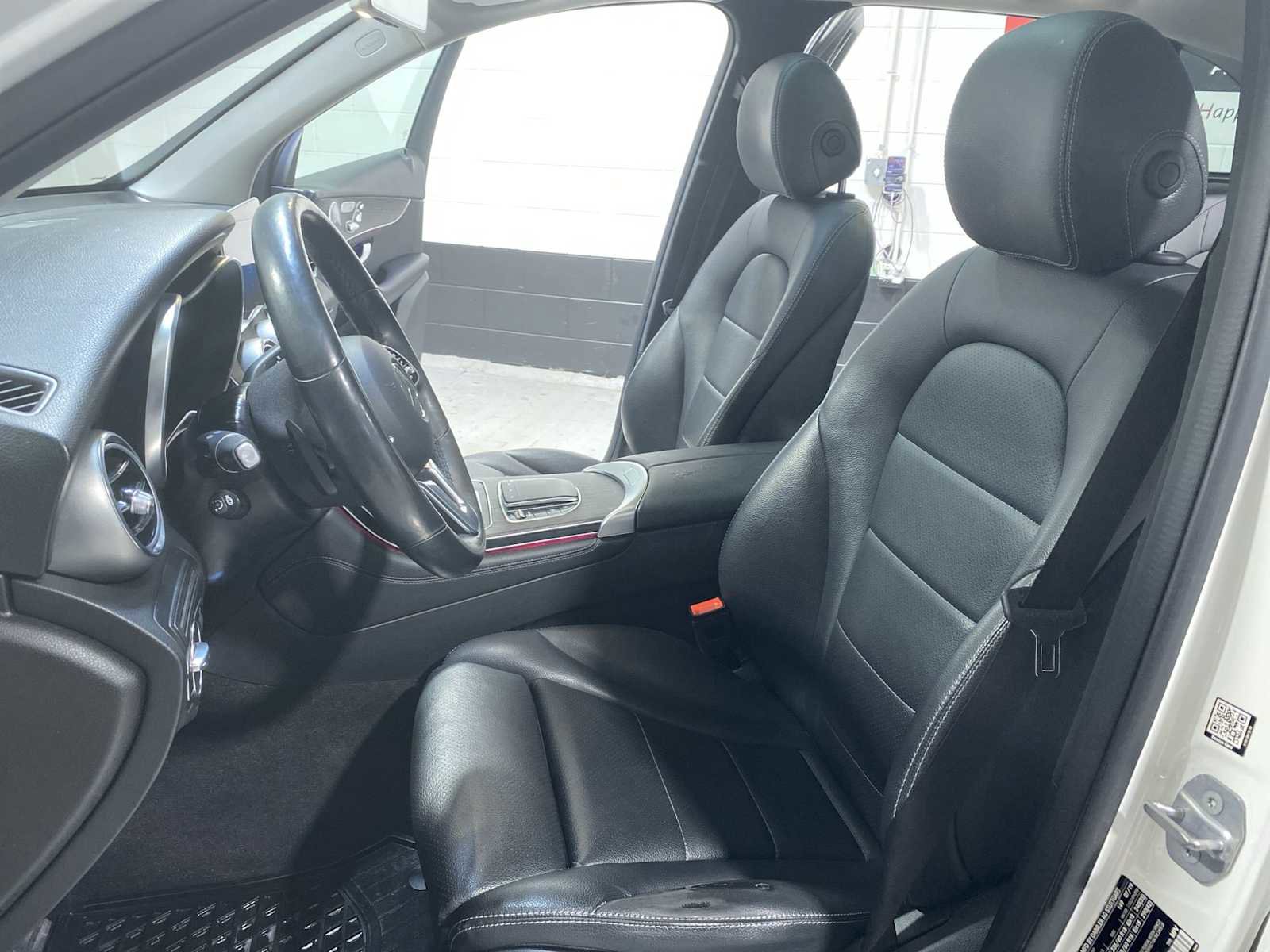 Used 2020 Mercedes-Benz GLC 300 4MATIC image 11