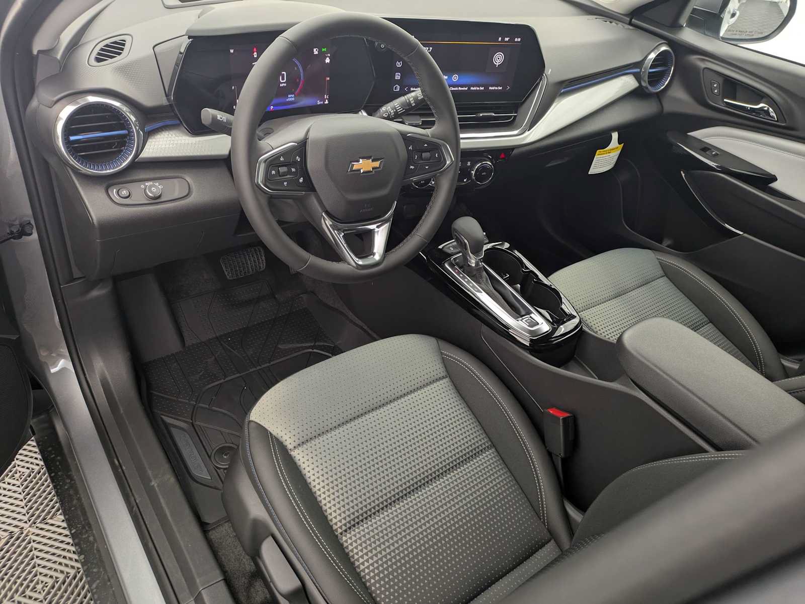 New 2026 Chevrolet Trax LT w/ Driver Confidence Package FWD image 2