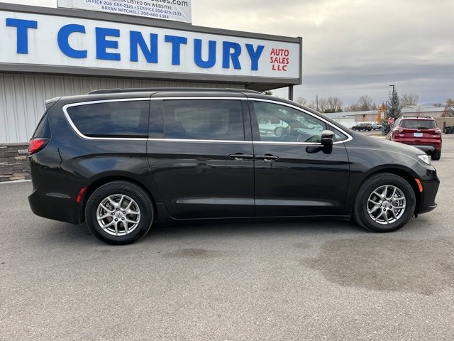 Used 2022 Chrysler Pacifica Touring image 16
