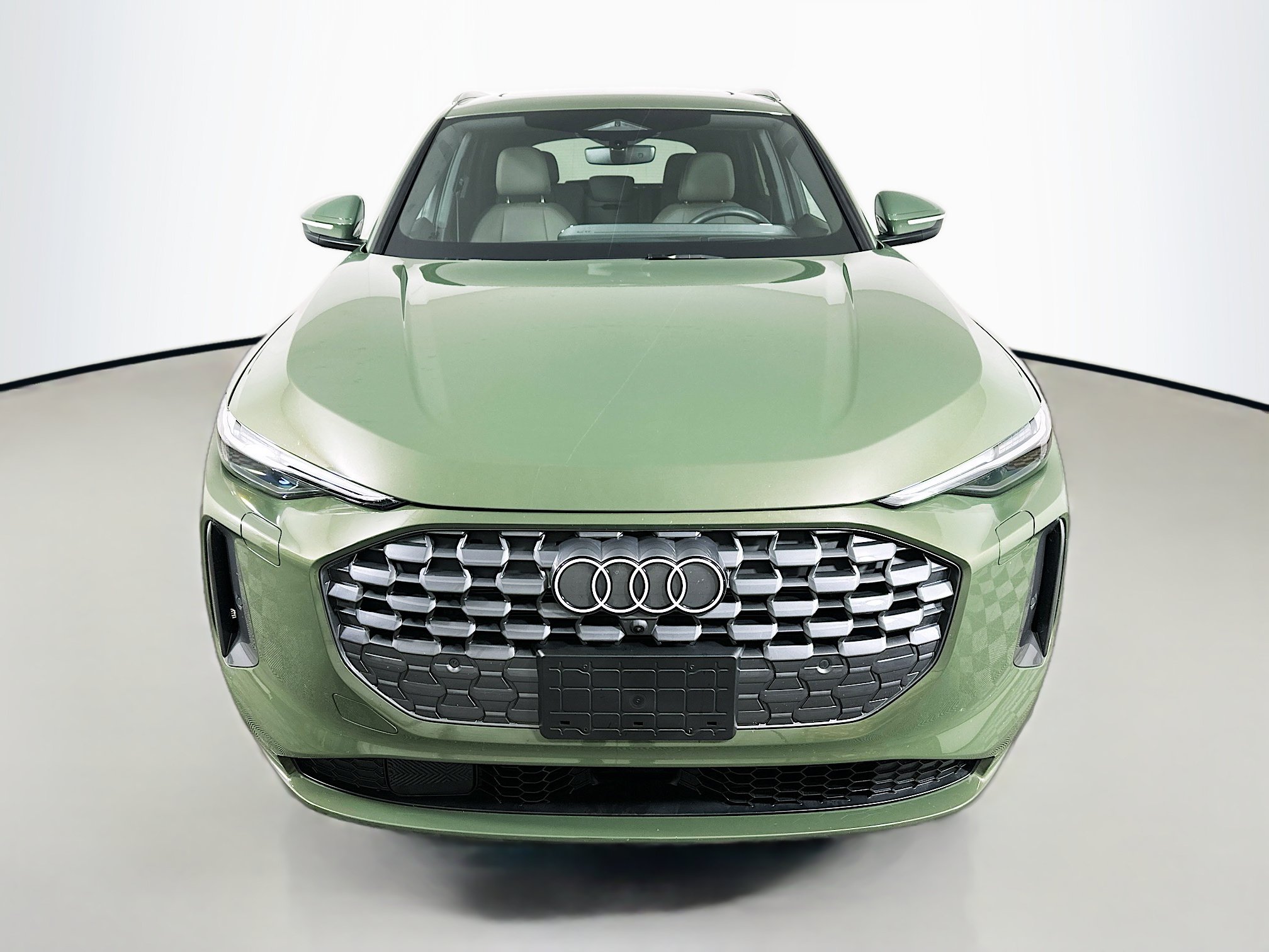 Used 2025 Audi Q5 Premium Plus w/ Premium Plus AWD/4WD image 2