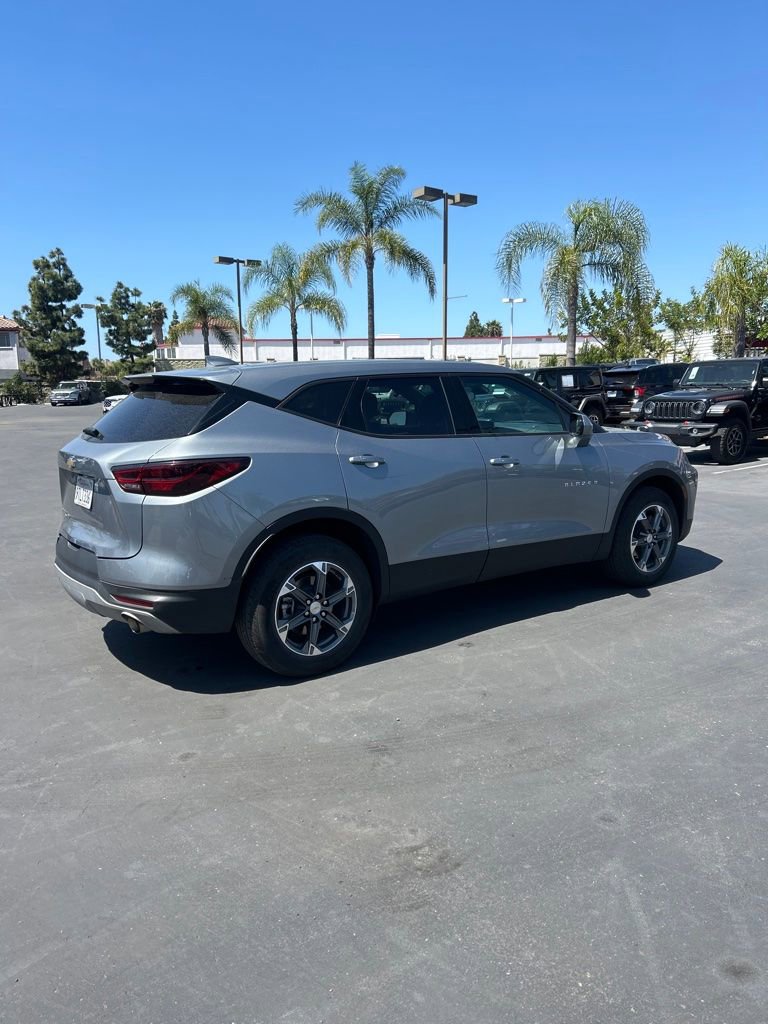 Used 2025 Chevrolet Blazer LT image 9