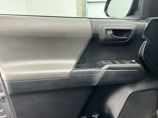 Used 2016 Toyota Tacoma SR5 image 12