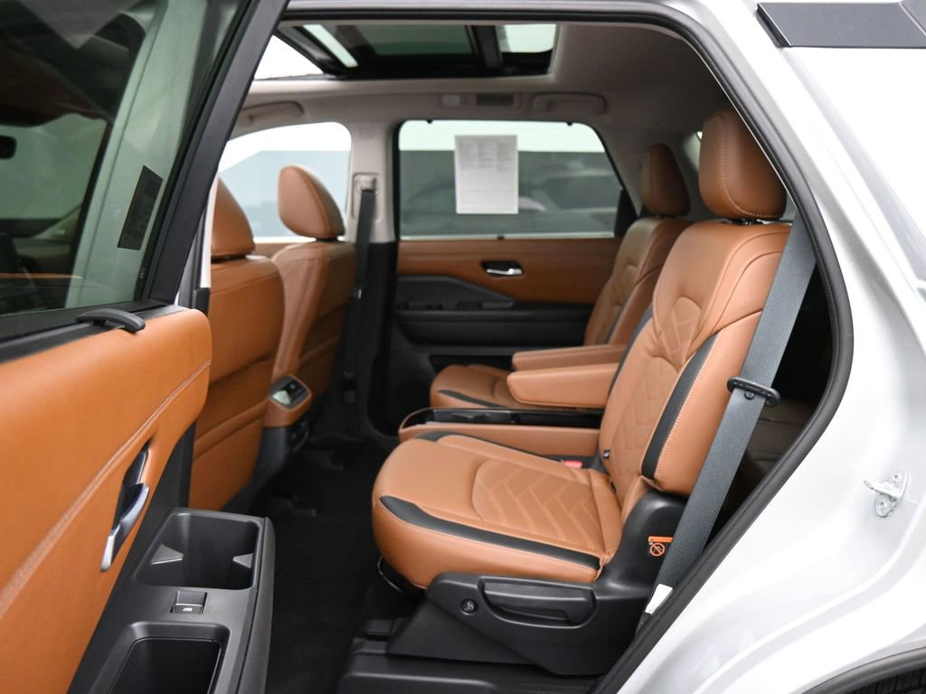 Used 2023 Nissan Pathfinder Platinum image 20