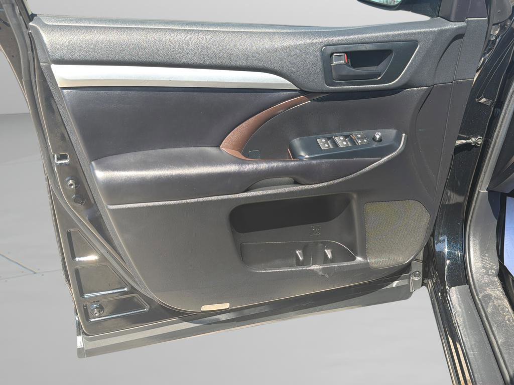 Used 2019 Toyota Highlander Plus image 18