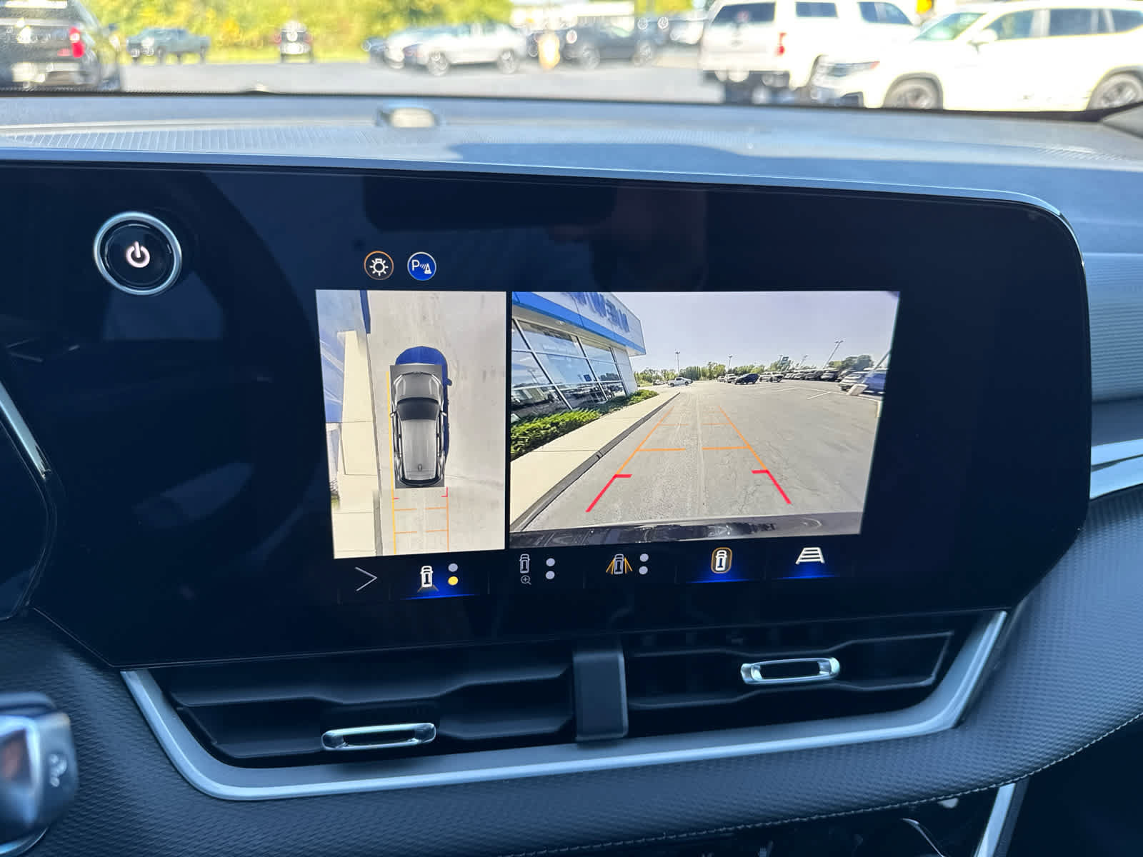 Used 2025 Chevrolet Equinox LT w/ Safety and Technology Package FWD image 23