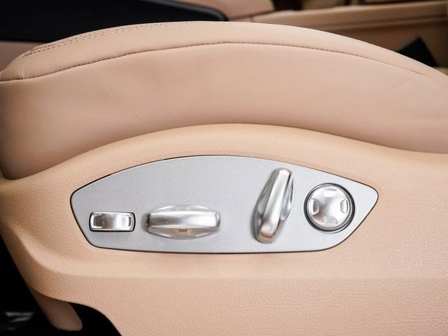 Certified 2025 Porsche Macan image 12