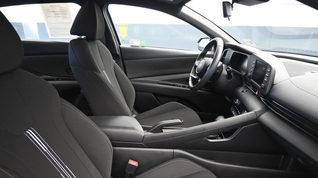 Certified 2025 Hyundai Elantra Sport FWD image 11