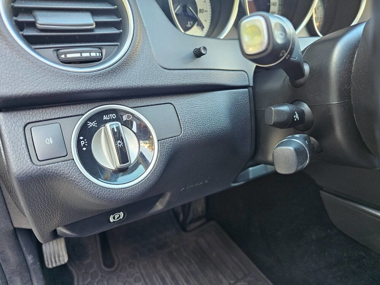 Used 2013 Mercedes-Benz C 300 4MATIC Sedan image 15