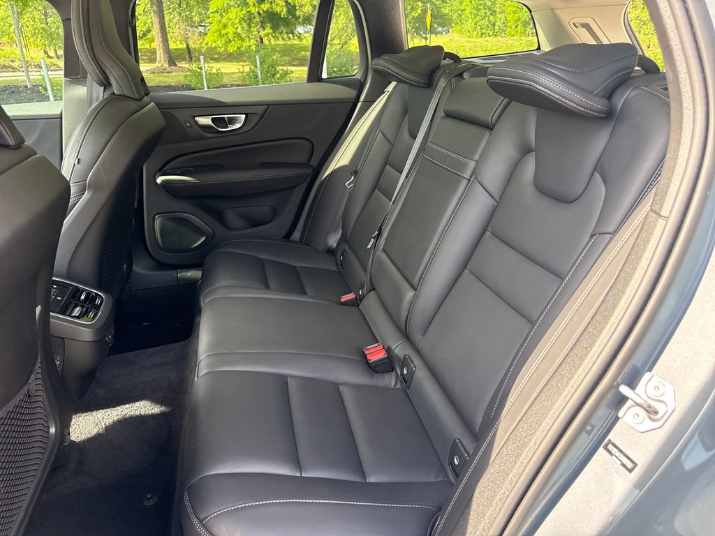 Used 2022 Volvo V60 T5 Cross Country w/ Lounge Package AWD/4WD image 32