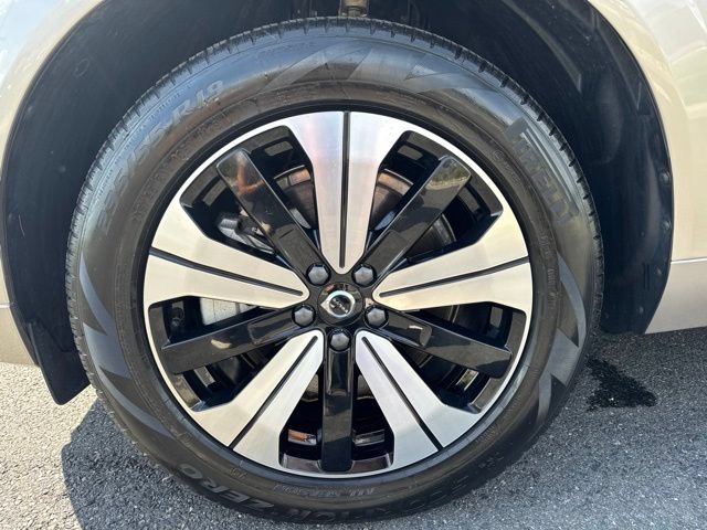 Used 2024 Volvo XC60 T8 Plus w/ Climate Package AWD/4WD image 9