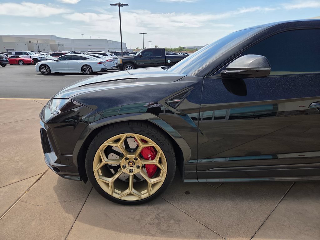 Used 2023 Lamborghini Urus Performante AWD/4WD image 3