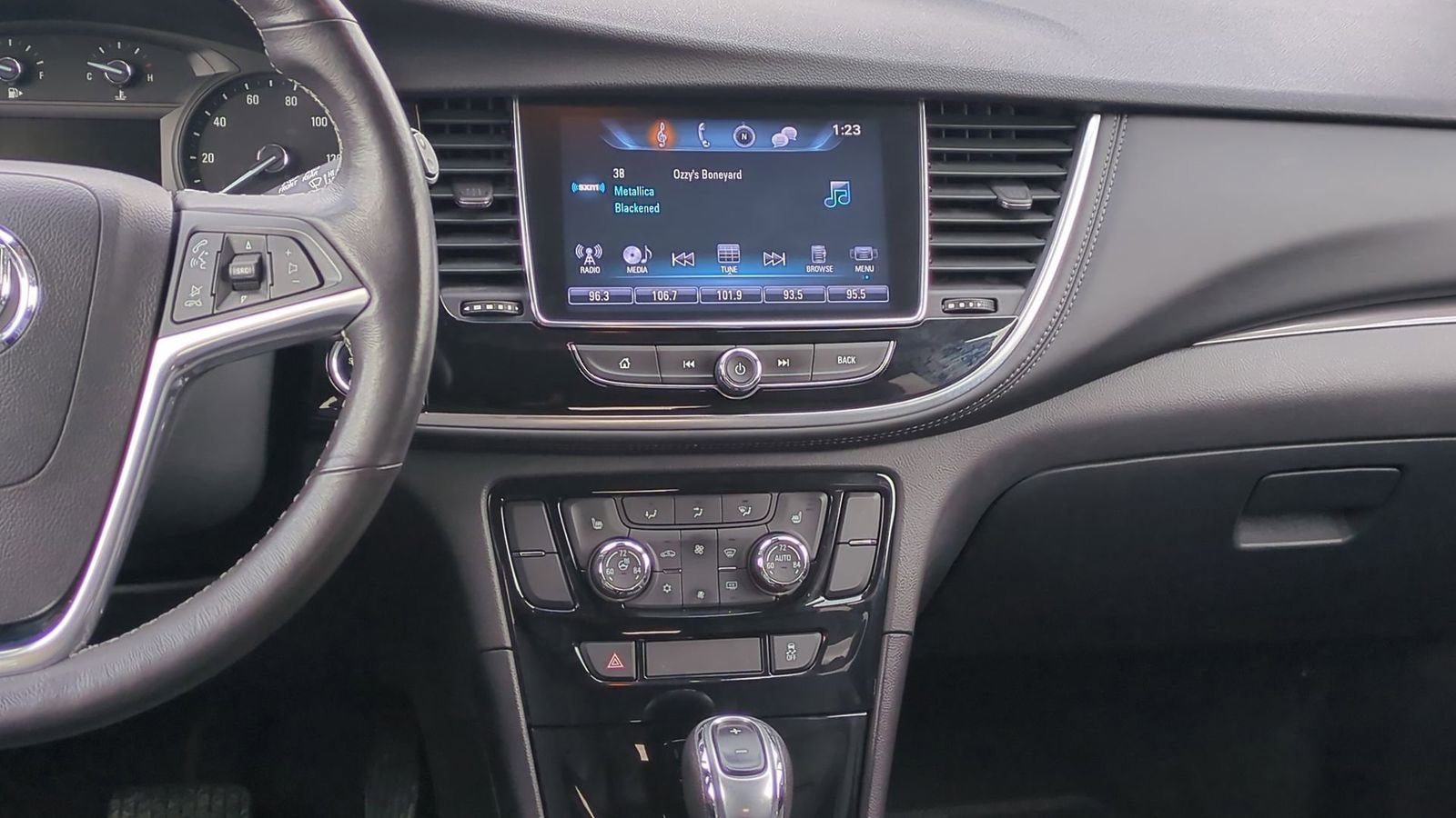 Used 2017 Buick Encore Essence image 28