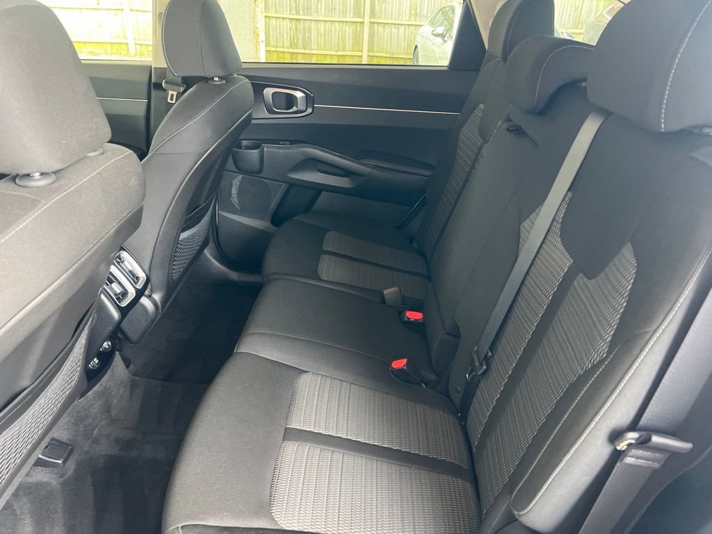 Certified 2022 Kia Sorento LX FWD image 8