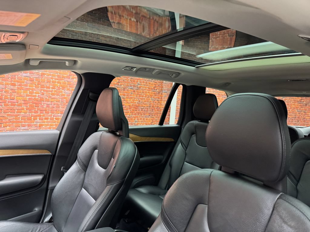Used 2021 Volvo XC90 T6 Momentum w/ Climate Package AWD/4WD image 3
