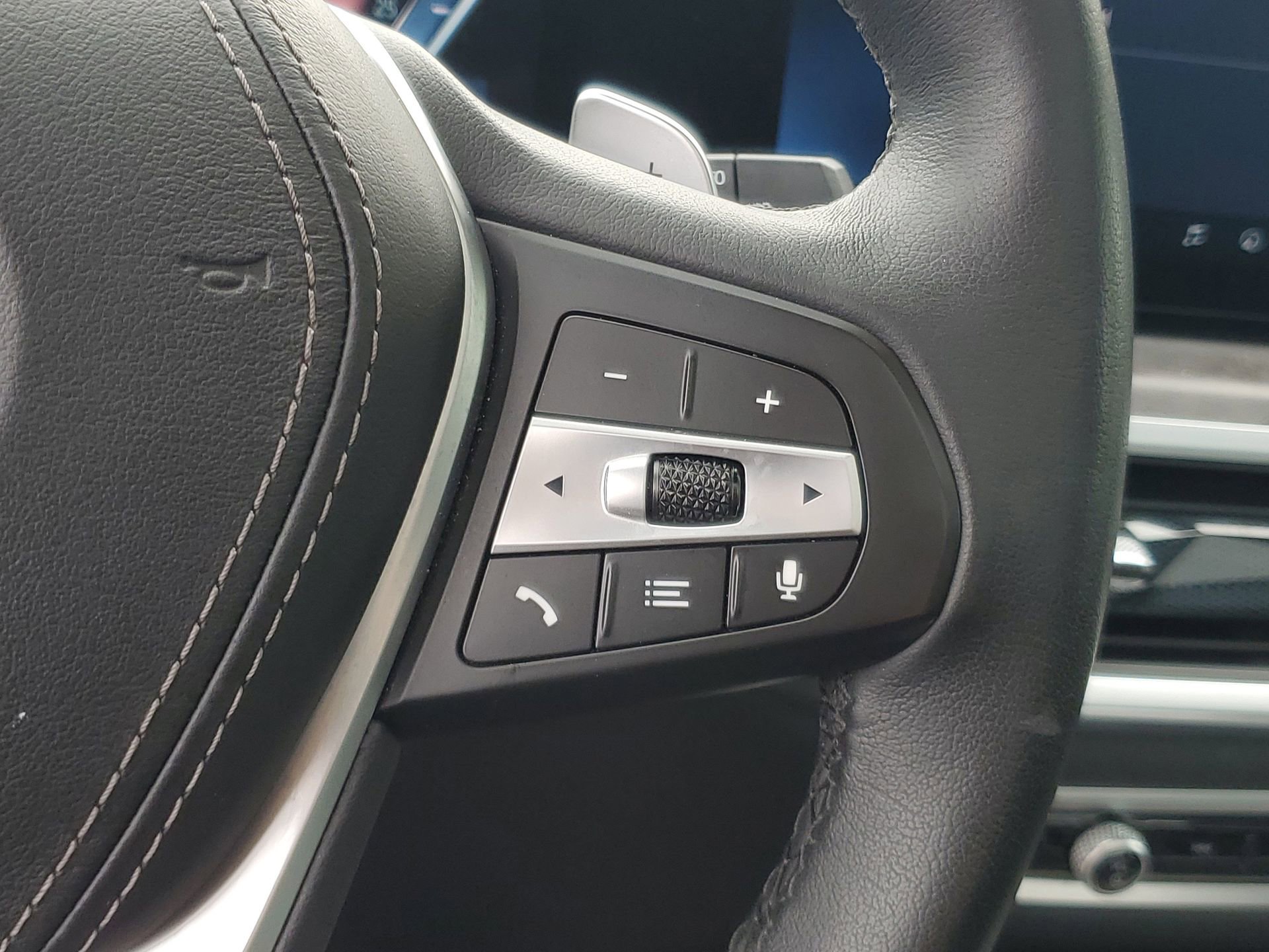 Used 2024 BMW X5 sDrive40i w/ Premium Package image 24