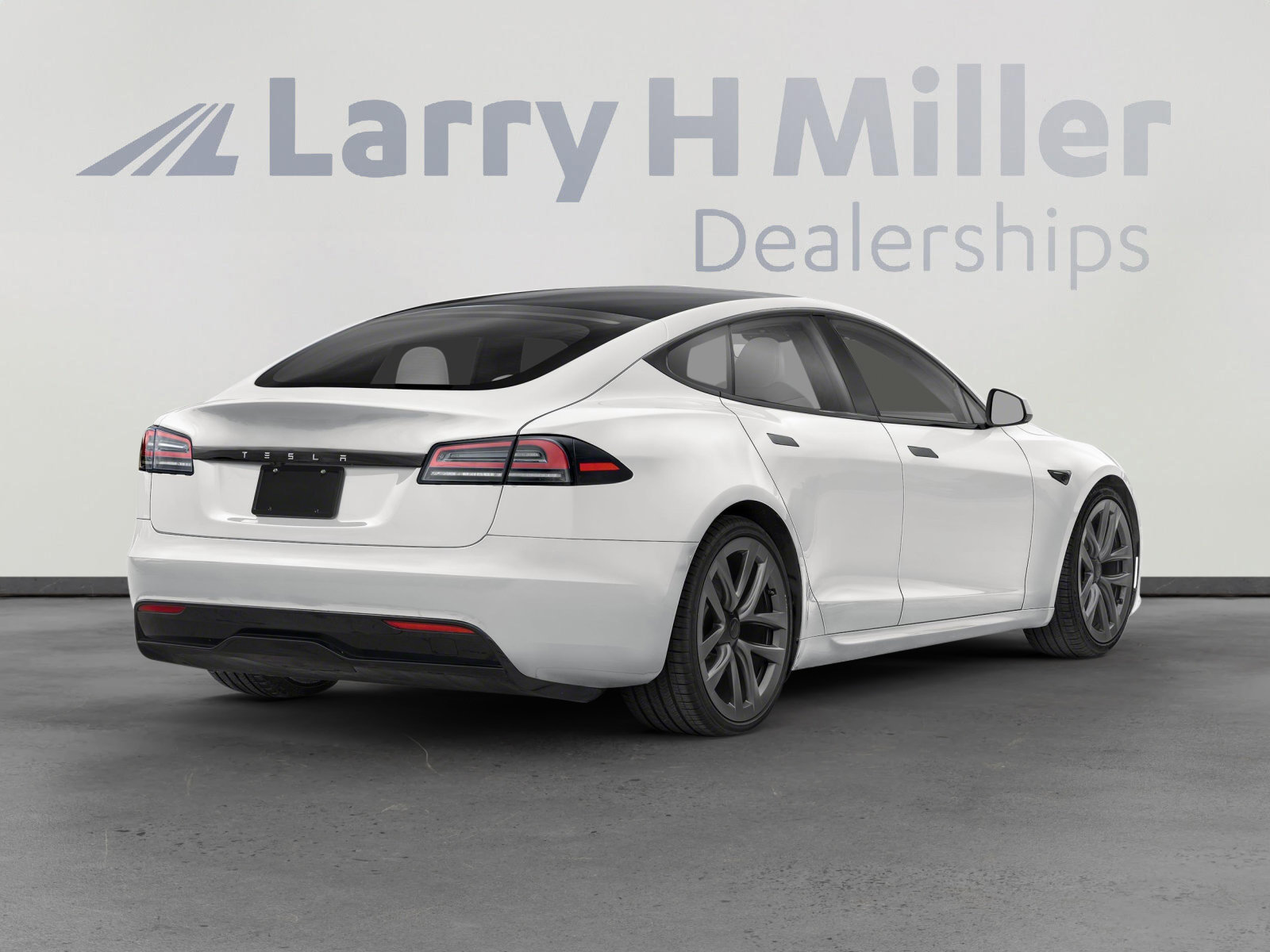 Used 2023 Tesla Model S Standard Range image 2
