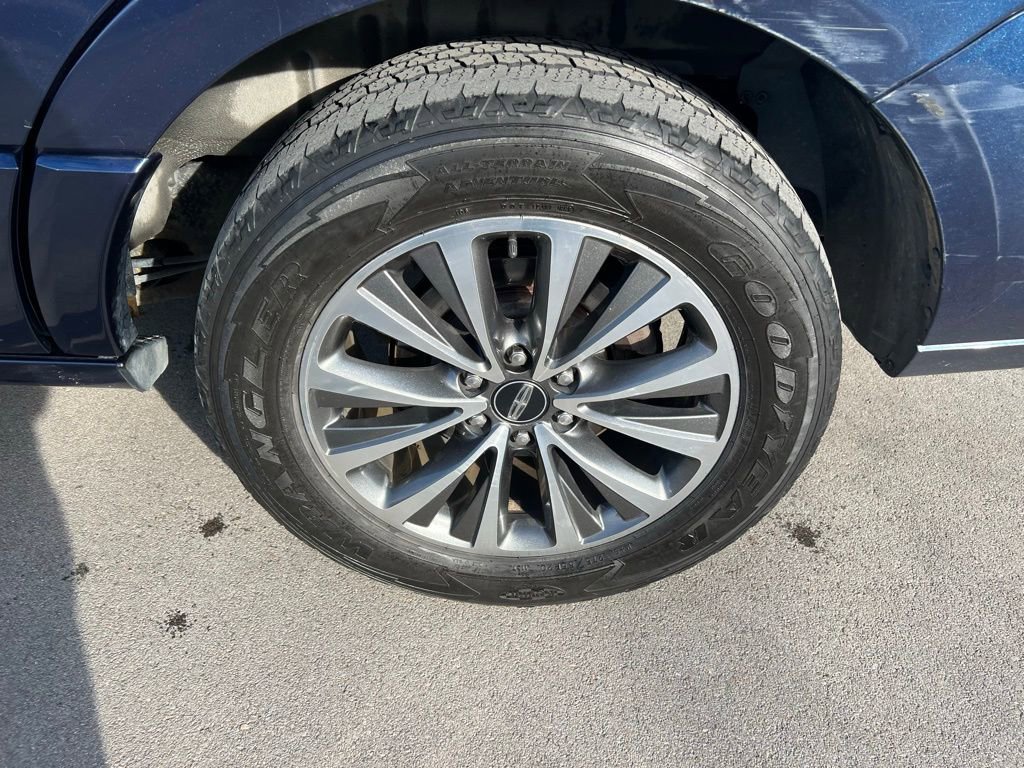 Used 2015 Lincoln Navigator 4WD image 13