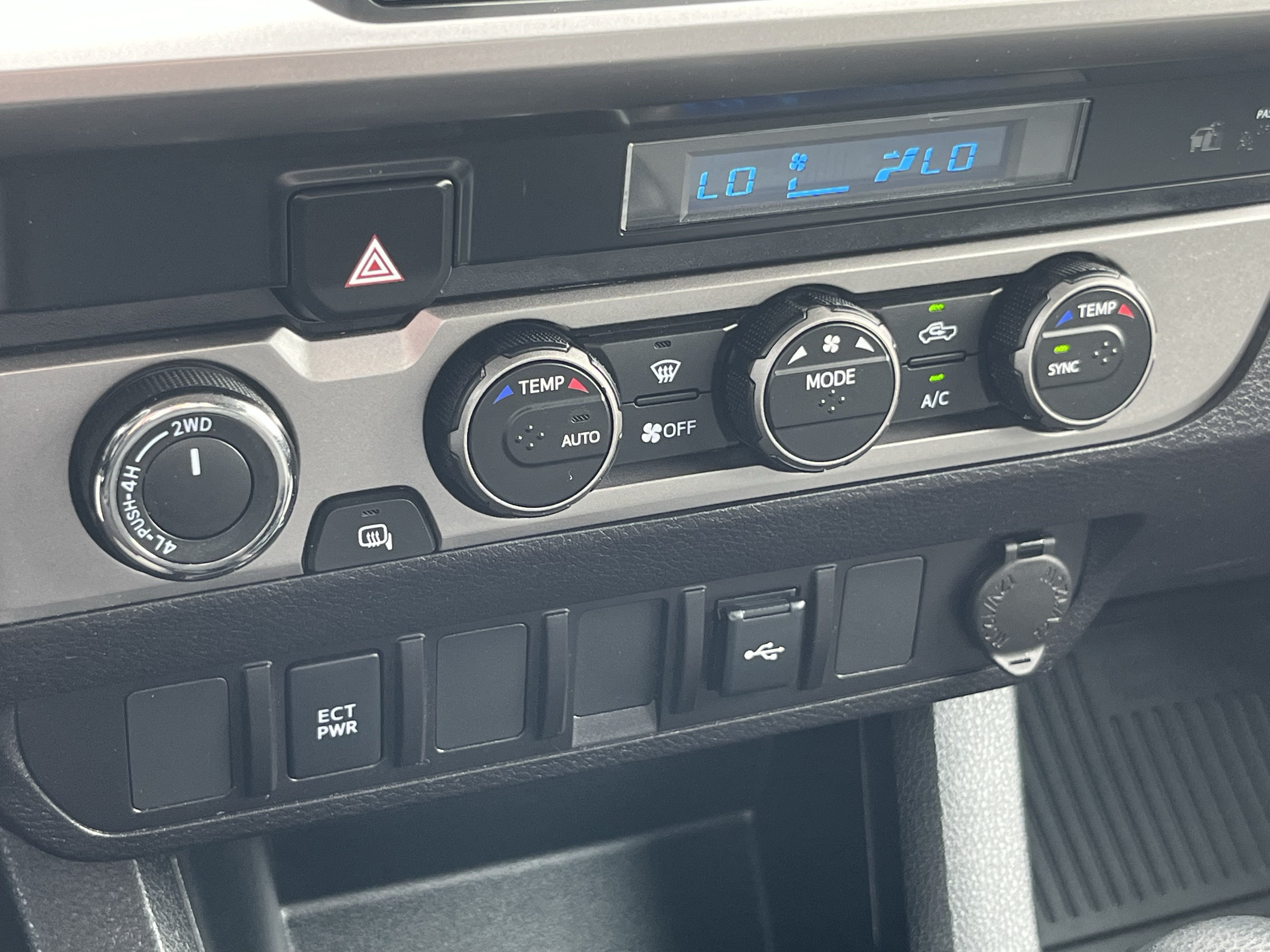Used 2022 Toyota Tacoma SR5 AWD/4WD image 29