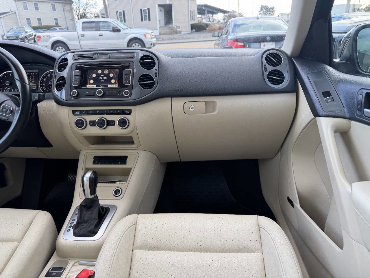 Used 2015 Volkswagen Tiguan SEL image 28