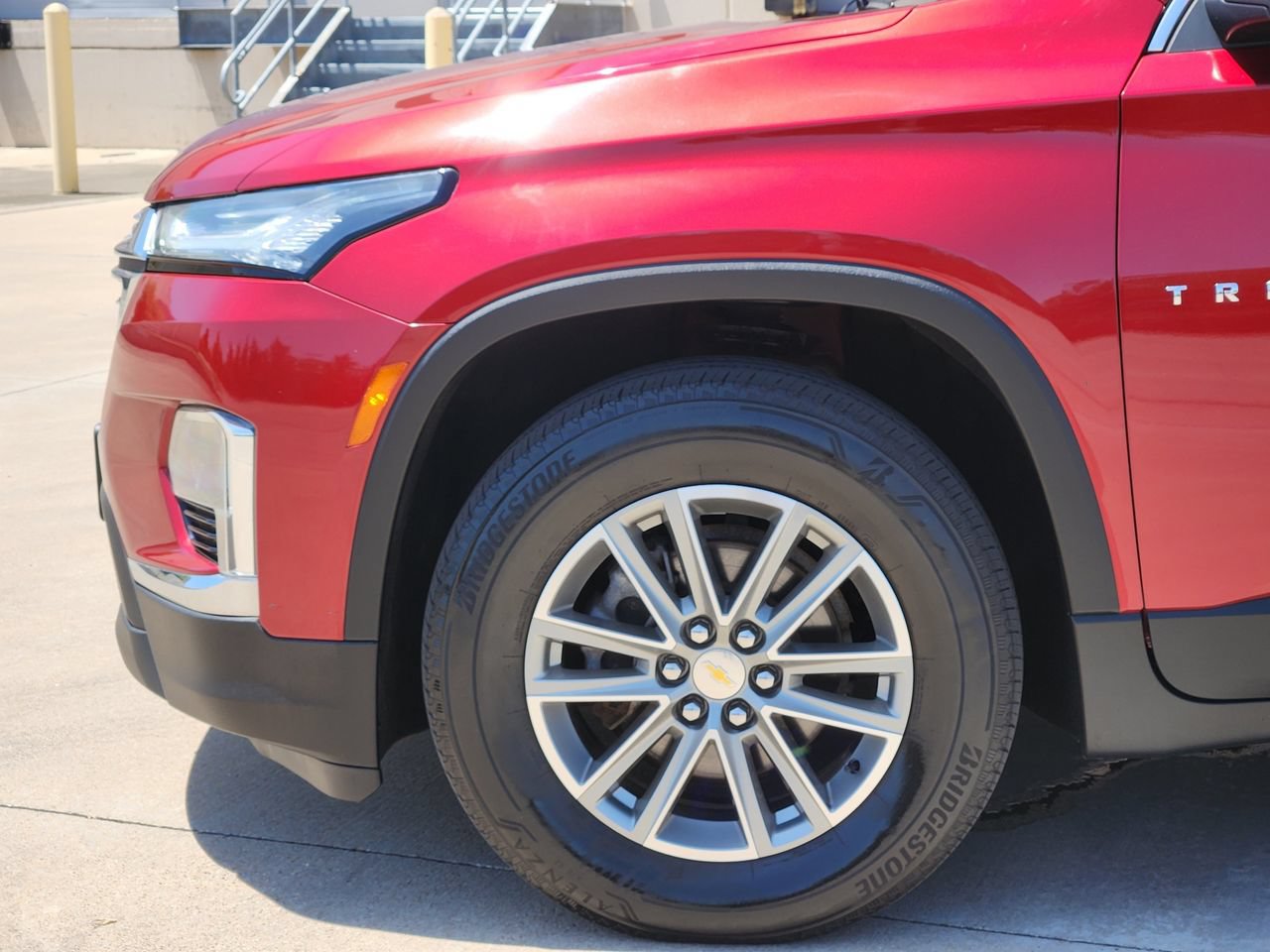 Used 2023 Chevrolet Traverse LT FWD image 5