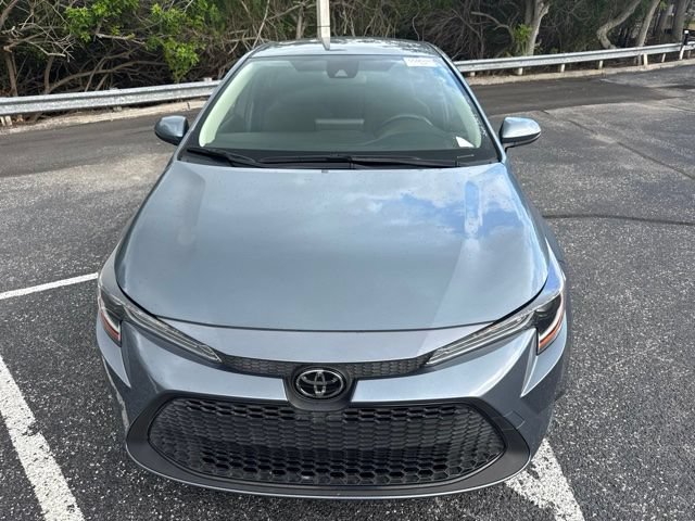 Used 2022 Toyota Corolla LE FWD image 2