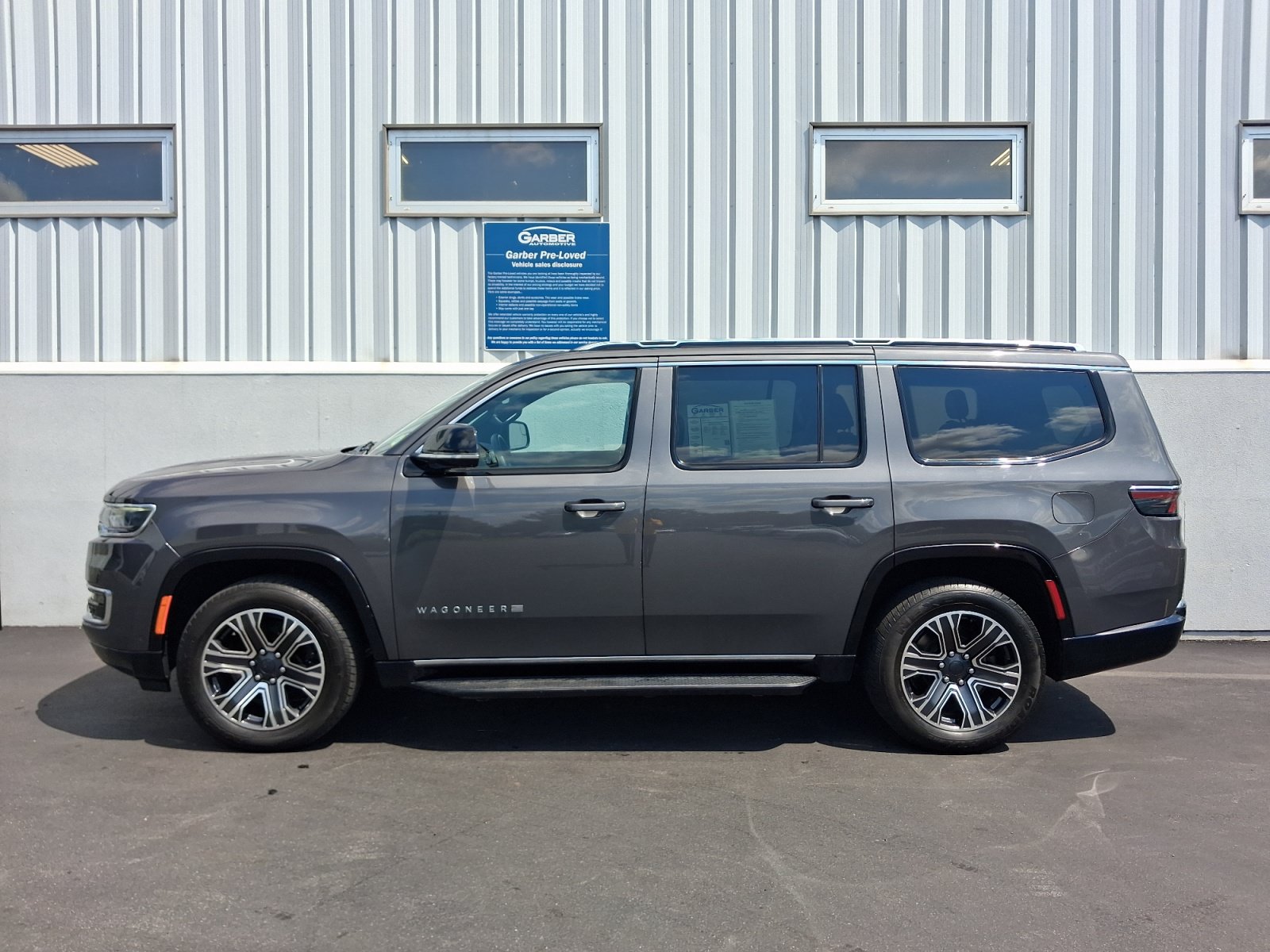 Used 2023 Jeep Wagoneer Series II AWD/4WD image 2